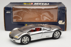 Audi Avus Quattro Chrome Silver Revell 1:18 08913-C1 Metall — Bild 8 von 8