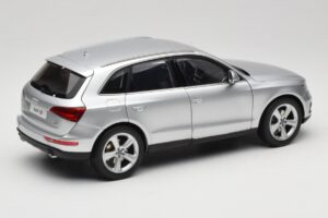 Audi Q5 8R Ice Silver Kyosho 1:18 09242IS Metall — Bild 3 von 8
