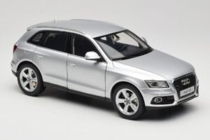 Audi Q5 8R Ice Silver Kyosho 1:18 09242IS Metall — Bild 6 von 8