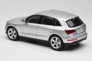 Audi Q5 8R Ice Silver Kyosho 1:18 09242IS Metall — Bild 7 von 8