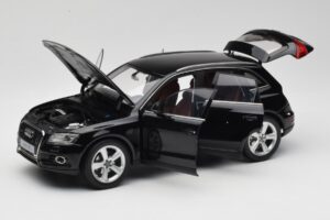 Audi Q5 8R Phantom Black Kyosho 1:18 09242BK Metall — Bild 2 von 8