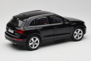 Audi Q5 8R Phantom Black Kyosho 1:18 09242BK Metall — Bild 3 von 8