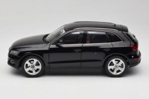 Audi Q5 8R Phantom Black Kyosho 1:18 09242BK Metall — Bild 4 von 8