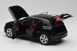 Audi Q5 8R Phantom Black Kyosho 1:18 09242BK Metall — Bild 5 von 8