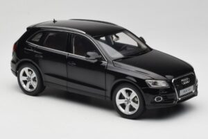 Audi Q5 8R Phantom Black Kyosho 1:18 09242BK Metall — Bild 6 von 8
