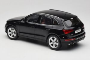 Audi Q5 8R Phantom Black Kyosho 1:18 09242BK Metall — Bild 7 von 8