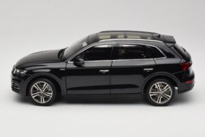 Audi Q5L FY Schwarz Paudi Model 1:18 26732 Metall — Bild 4 von 8