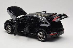 Audi Q5L FY Schwarz Paudi Model 1:18 26732 Metall — Bild 5 von 8