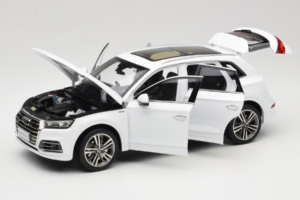 Audi Q5L FY Weiß Paudi Model 1:18 30694 Metall — Bild 2 von 8