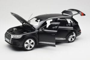 Audi Q7 4M Matt Schwarz Minichamps 1:18 110014001 Metall — Bild 2 von 8