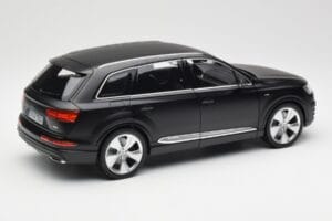 Audi Q7 4M Matt Schwarz Minichamps 1:18 110014001 Metall — Bild 3 von 8