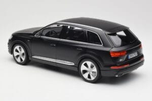 Audi Q7 4M Matt Schwarz Minichamps 1:18 110014001 Metall — Bild 7 von 8