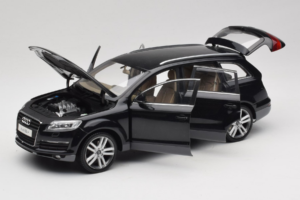Audi Q7 Schwarz Kyosho 1:18 09221BK Metall — Bild 2 von 8