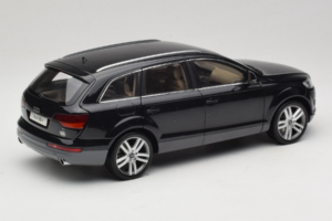 Audi Q7 Schwarz Kyosho 1:18 09221BK Metall — Bild 3 von 8