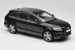 Audi Q7 Schwarz Kyosho 1:18 09221BK Metall — Bild 6 von 8
