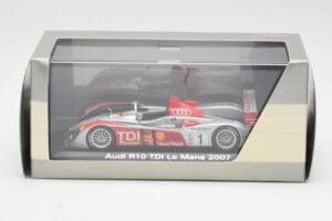 Audi R10 TDI LMP1 #1 F. Biela / E. Pirro / M. Werner 24 Hours of Le Mans 2007 Minichamps 1:43 5020700213 Metall — Bild 4 von 4