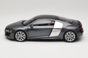 Audi R8 5.2 FSI Quattro Daytona Grey Kyosho 1:18 09216DG Metall — Bild 4 von 7