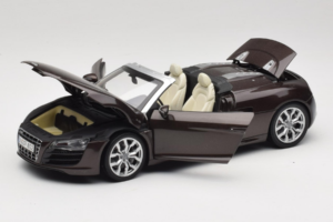 Audi R8 5.2 Spyder Teak Brown Kyosho 1:18 5010918525 Metall — Bild 2 von 8