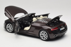 Audi R8 5.2 Spyder Teak Brown Kyosho 1:18 5010918525 Metall — Bild 5 von 8