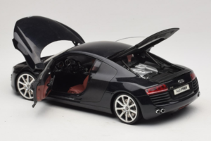 Audi R8 Schwarz Kyosho 1:18 09213BK Metall — Bild 5 von 8