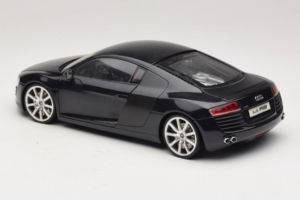 Audi R8 Schwarz Kyosho 1:18 09213BK Metall — Bild 7 von 8