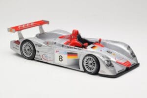 Audi R8 LMP900 #8 Audi Sport Team Joest F. Biela / E. Pirro / T. Kristensen 24 Hours of Le Mans 2000 Maisto 1:18 38899 Metall — Bild 4 von 6