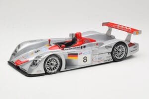 Audi R8 LMP900 #8 Audi Sport Team Joest F. Biela / E. Pirro / T. Kristensen 24 Hours of Le Mans 2000 Maisto 1:18 38899 Metall