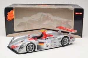 Audi R8 LMP900 #8 Audi Sport Team Joest F. Biela / E. Pirro / T. Kristensen 24 Hours of Le Mans 2000 Maisto 1:18 38899 Metall — Bild 6 von 6