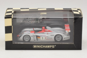 Audi R8 LMP #1 F. Biela / E. Pirro / T. Kristensen 24 Hours of Le Mans Winner 2001 Minichamps 1:43 400011201 Metall — Bild 4 von 4