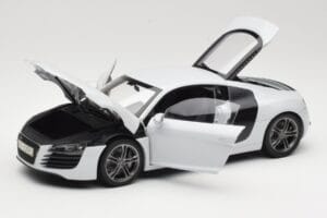 Audi R8 Type 42 Suzuka Grey Kyosho 1:18 09213SG Metall — Bild 2 von 8