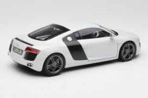 Audi R8 Type 42 Suzuka Grey Kyosho 1:18 09213SG Metall — Bild 3 von 8
