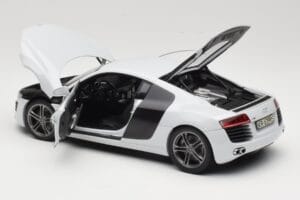 Audi R8 Type 42 Suzuka Grey Kyosho 1:18 09213SG Metall — Bild 5 von 8