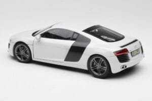 Audi R8 Type 42 Suzuka Grey Kyosho 1:18 09213SG Metall — Bild 7 von 8