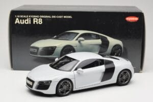 Audi R8 Type 42 Suzuka Grey Kyosho 1:18 09213SG Metall — Bild 8 von 8