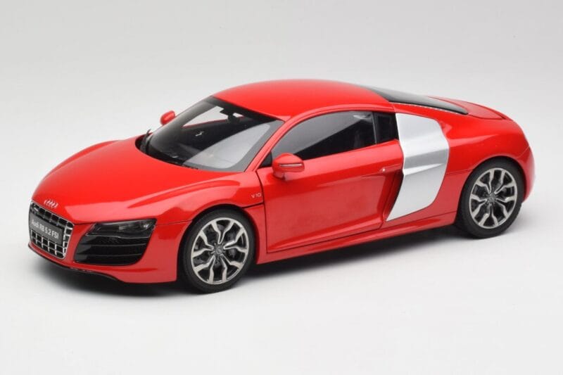 Audi R8 V10 Brilliant Rot Kyosho 1:18 09216RR Metall