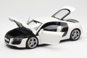 Audi R8 Type 42 Weiß Kyosho 1:18 09213W Metall — Bild 2 von 8