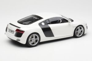 Audi R8 Type 42 Weiß Kyosho 1:18 09213W Metall — Bild 3 von 8