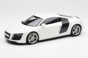 Audi R8 Type 42 Weiß Kyosho 1:18 09213W Metall