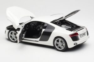 Audi R8 Type 42 Weiß Kyosho 1:18 09213W Metall — Bild 5 von 8