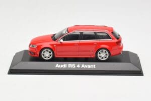 Audi RS4 B7 Avant Rot Minichamps 1:43 5010509213 Metall