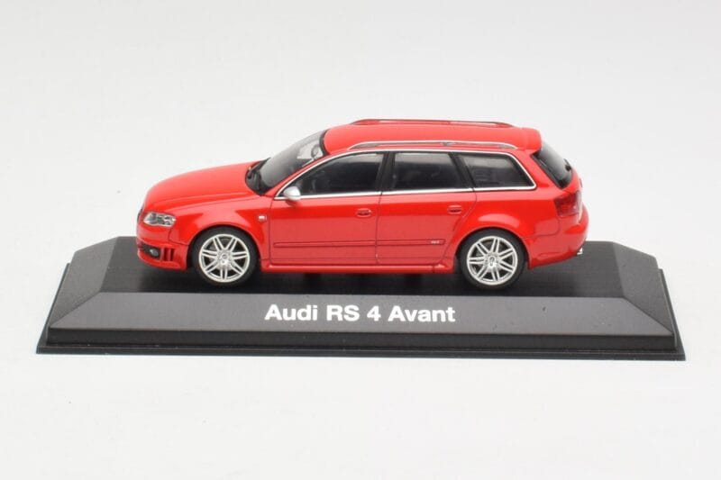 Audi RS4 B7 Avant Rot Minichamps 1:43 5010509213 Metall