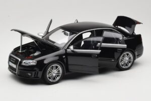 Audi RS4 B7 Sedan Phantom Black Minichamps 1:18 5010509115 Metall — Bild 2 von 8