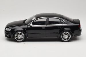 Audi RS4 B7 Sedan Phantom Black Minichamps 1:18 5010509115 Metall — Bild 4 von 8