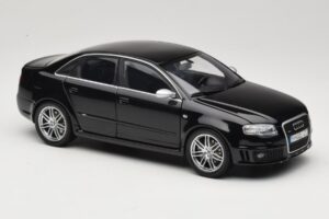 Audi RS4 B7 Sedan Phantom Black Minichamps 1:18 5010509115 Metall — Bild 6 von 8