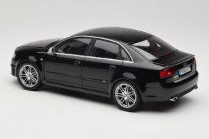 Audi RS4 B7 Sedan Phantom Black Minichamps 1:18 5010509115 Metall — Bild 7 von 8