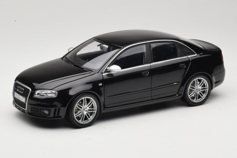 Audi RS4 B7 Sedan Phantom Black Minichamps 1:18 5010509115 Metall