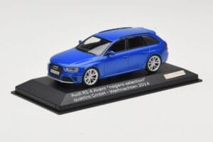 Audi RS4 B8 Avant Nogaro Blue Weihnachts-Selektion 2014 Minichamps 1:43 AUDI003 Metall — Bild 2 von 4
