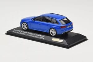 Audi RS4 B8 Avant Nogaro Blue Weihnachts-Selektion 2014 Minichamps 1:43 AUDI003 Metall — Bild 3 von 4