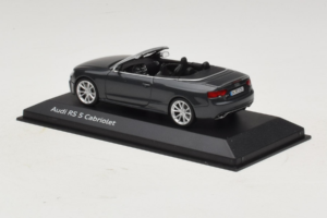 Audi RS5 B8 Cabriolet Daytona Gray Minichamps 1:43 5011215323 Metall — Bild 3 von 4
