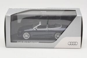 Audi RS5 B8 Cabriolet Estoril Blue Minichamps 1:43 5011215313 Metall — Bild 4 von 4